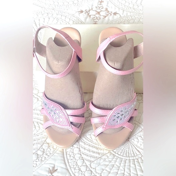 Cute Fashion Sandals with Slingback and Ankle Buckle  pink color great condition - Picture 4 of 14